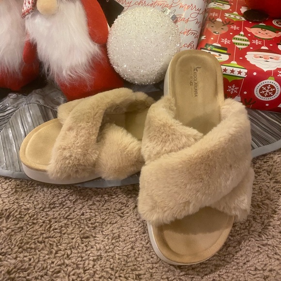 KOOLABURRA BY UGG. Barely worn. Size: 6.5. These are so comfy!!! - Picture 16 of 17